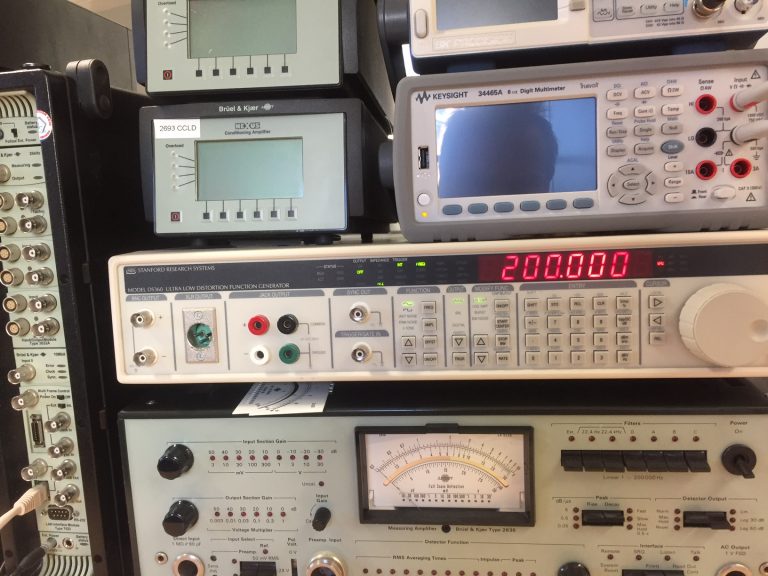 Ultra Low Distortion Audio Generator KALIBRATIELABORATORIUM